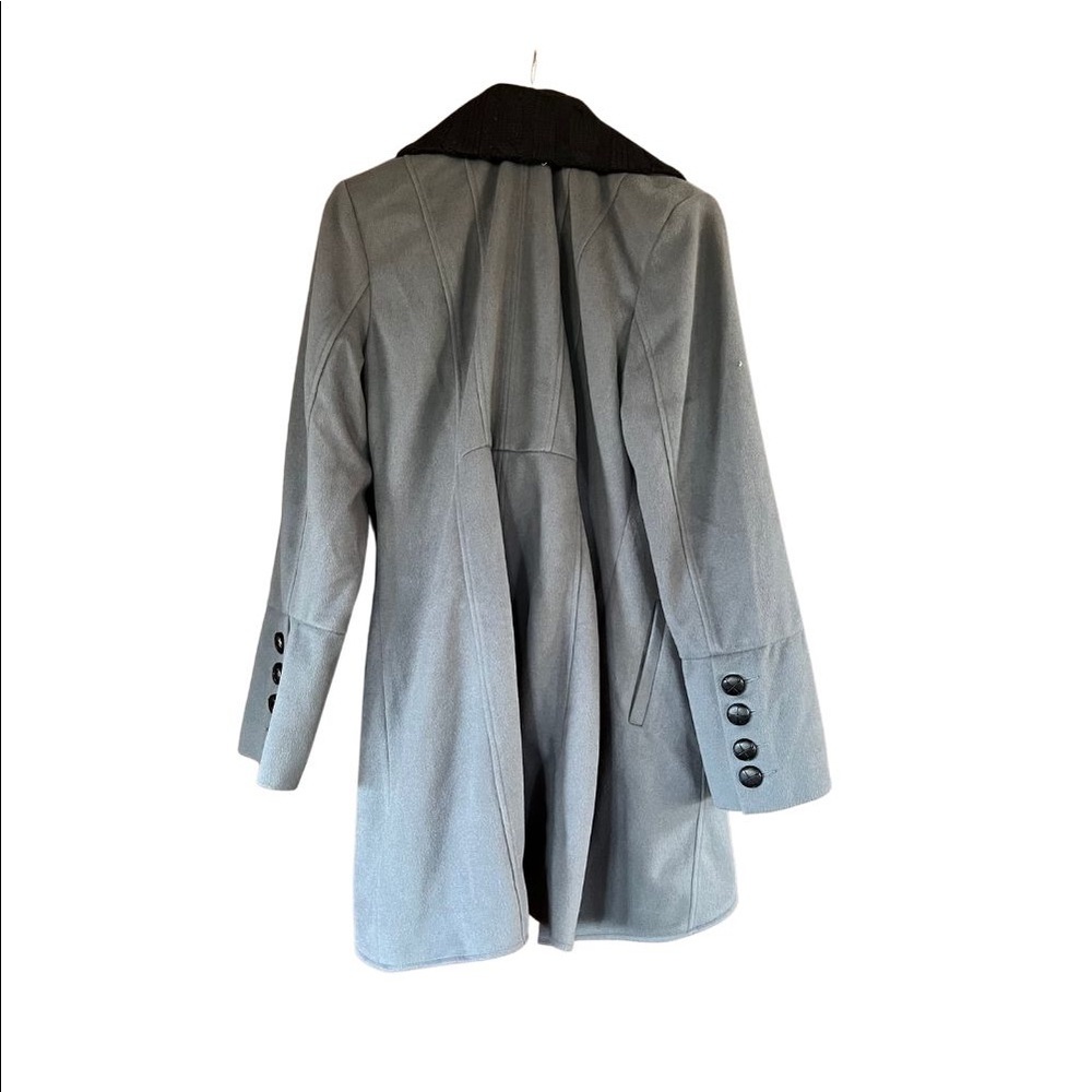 Venus Coat - Picture 2 of 3